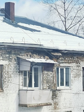 Дом рушится на глазах у его жителей